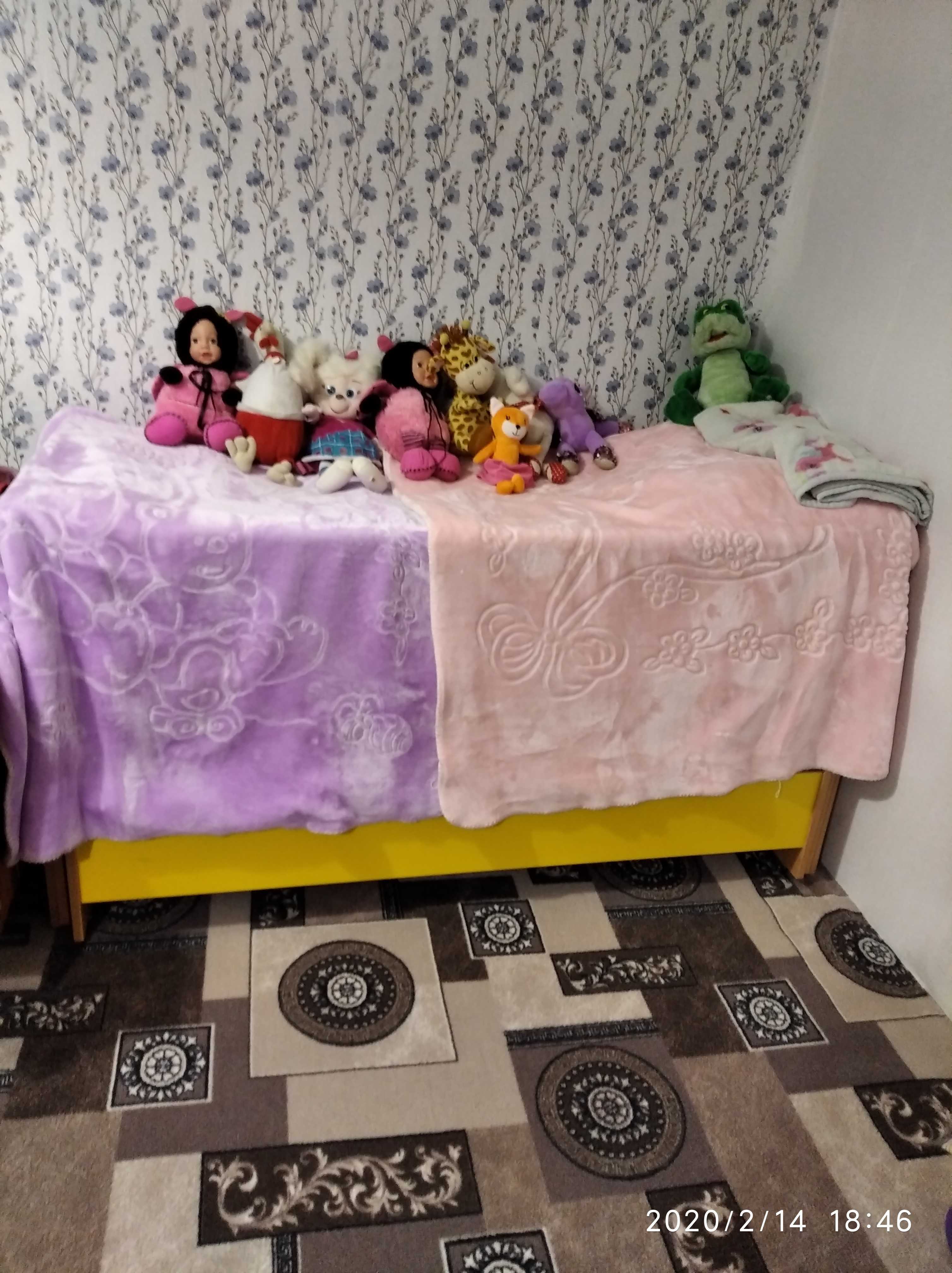Фотография покупателя товара Кровать детская трёхъярусная, выкатная, ЛДСП, дно из МДФ 10 мм, верхнее спальное место 145х60 см, среднее 140х60см, нижнее 135х60 см, цветная - Фото 3