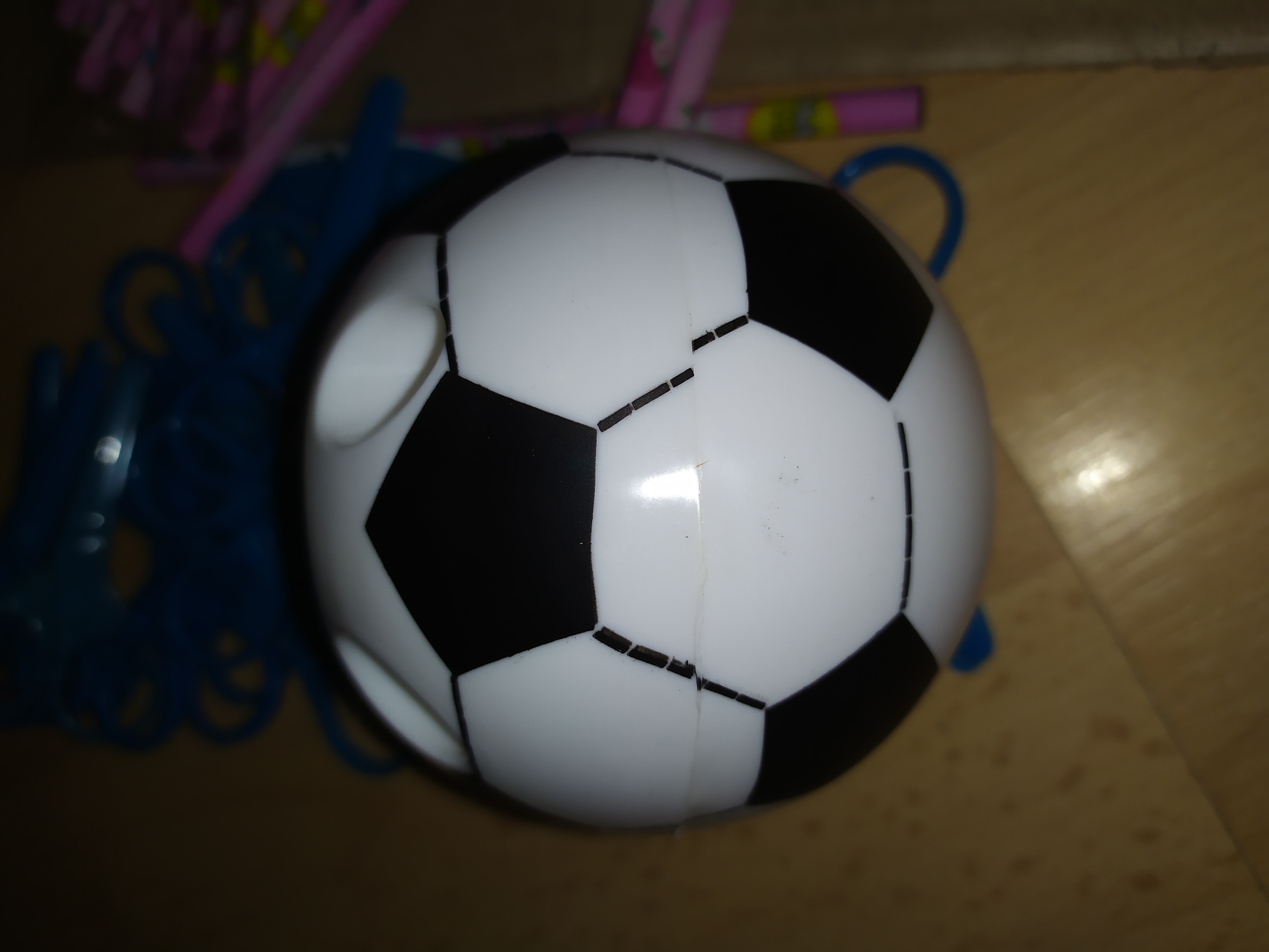 Фотография покупателя товара Набор настольный детский "Футбольный мяч", из 5 предметов: 2 карандаша, линейка, ножницы, подставка, МИКС