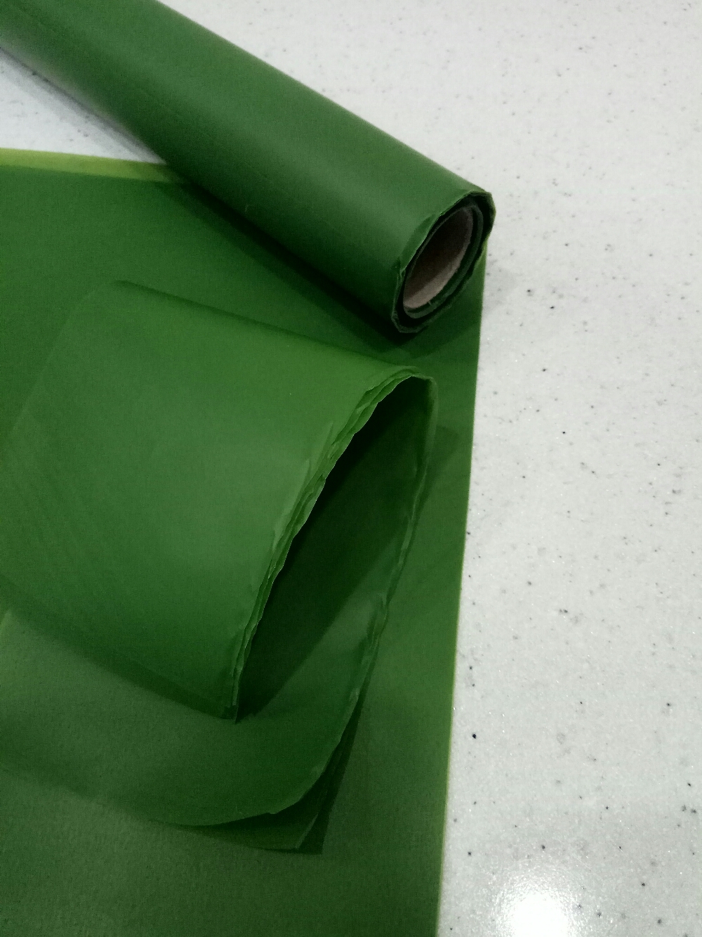Фотография покупателя товара Пленка для цветов матовая "Нуар", зеленый, 0,5 х 10 м - Фото 5