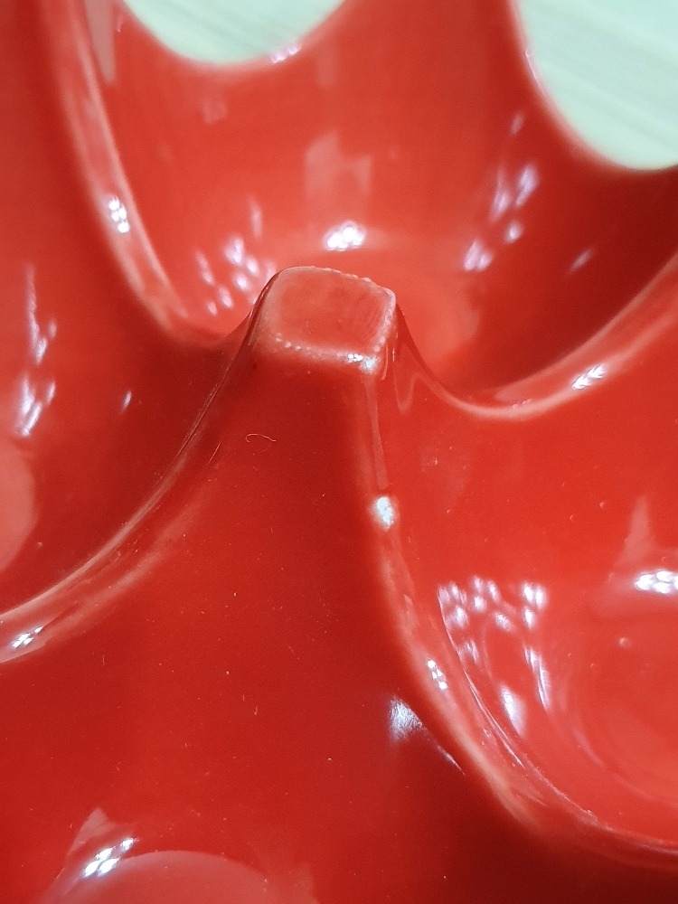 Фотография покупателя товара Подставка для яиц Доляна «Акцент», 20×9,5×4,5 см, цвет красный - Фото 2