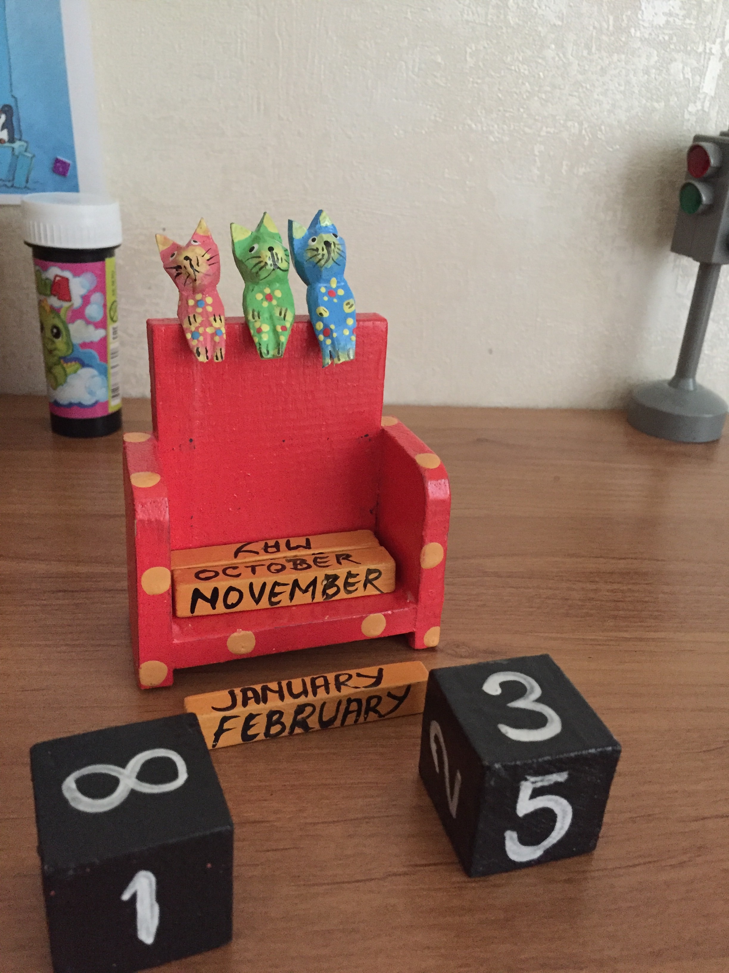 Фотография покупателя товара Деревянный календарь с кубиками "Три котёнка" 8х4,2х13,5 см цвет МИКС - Фото 3