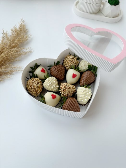 Фотография покупателя товара Коробка подарочная, кондитерская упаковка «8 марта» фиолетовая, 22 х 16 х 5 см - Фото 55