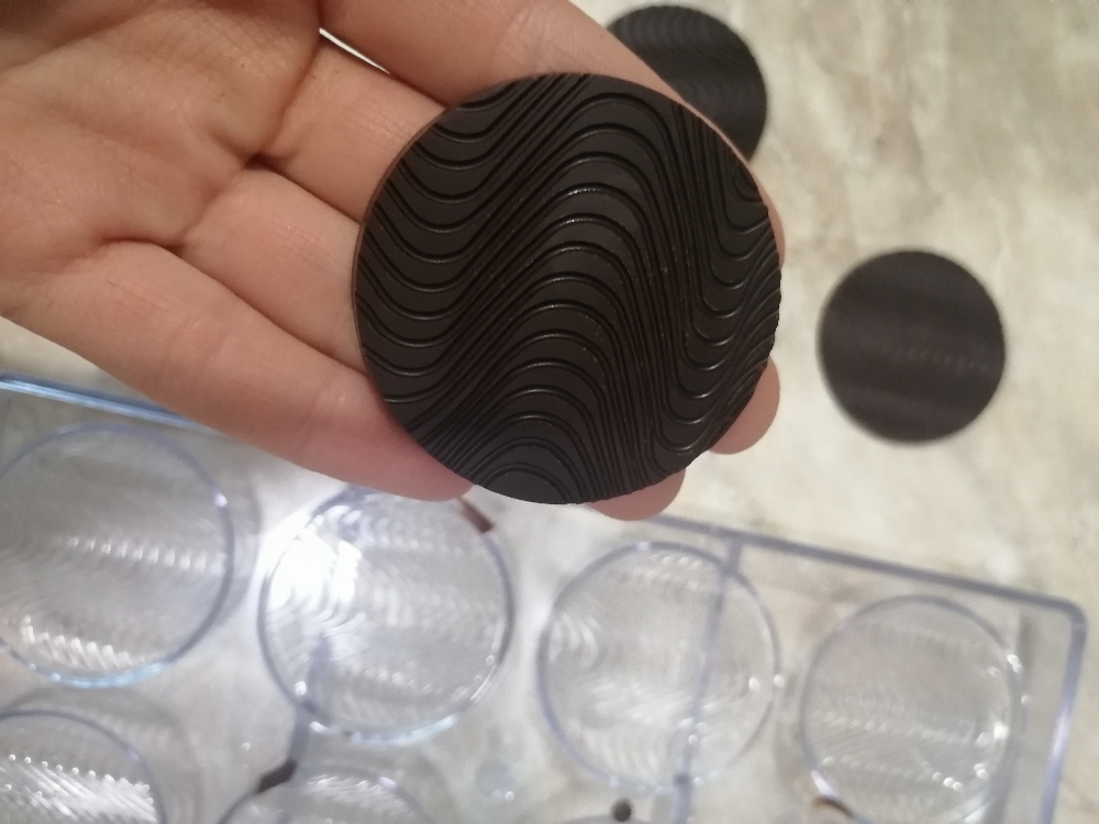 Фотография покупателя товара Форма для шоколада и конфет KONFINETTA «Круг», 33×16,4×2,5 см, 8 ячеек - Фото 25