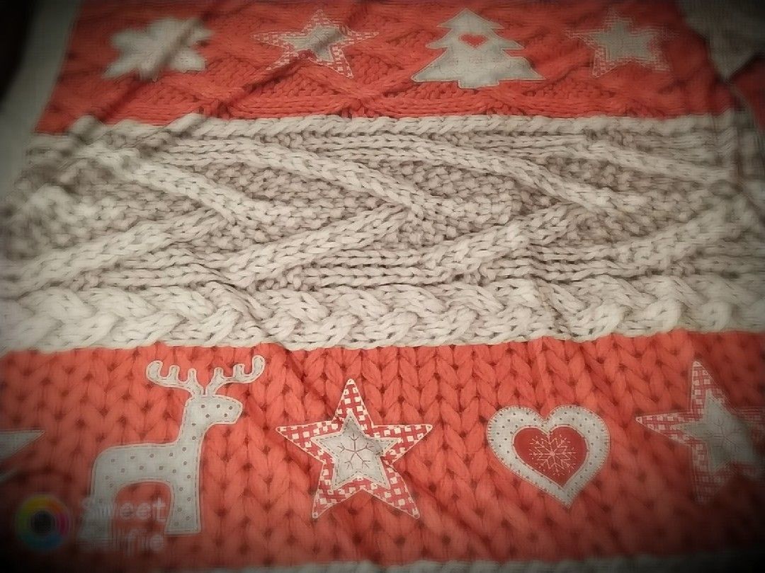 Фотография покупателя товара Постельное бельё «Этель» 2 сп Новогодняя вязка 175х215 см, 200х220 см, 50х70 см - 2 шт - Фото 2