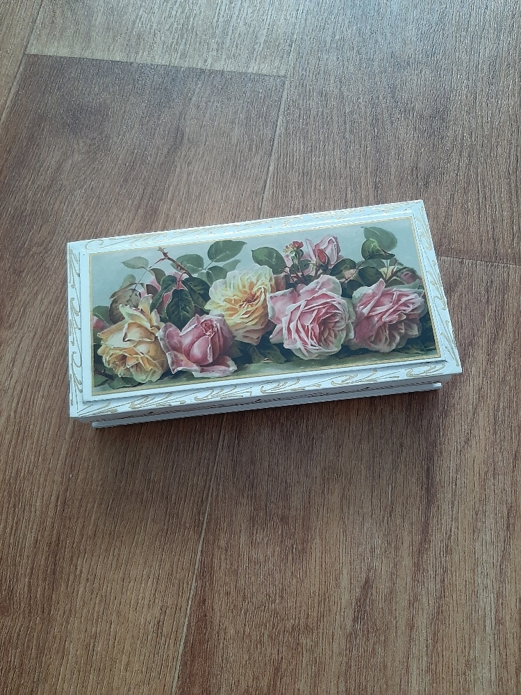 Фотография покупателя товара Шкатулка - купюрница «Розы», белая, 8,5×17 см, лаковая миниатюра - Фото 2
