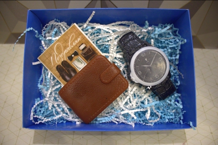 Фотография покупателя товара Подарочная коробка сборная "23 февраля", 21 х 15 х 5,7 см - Фото 6
