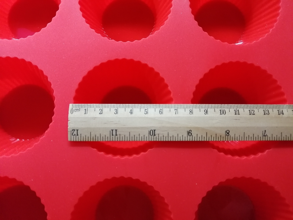 Фотография покупателя товара Форма силиконовая для выпечки Доляна «Круг. Риб», 26×35 см, 12 ячеек (d=7 см), цвет МИКС - Фото 4