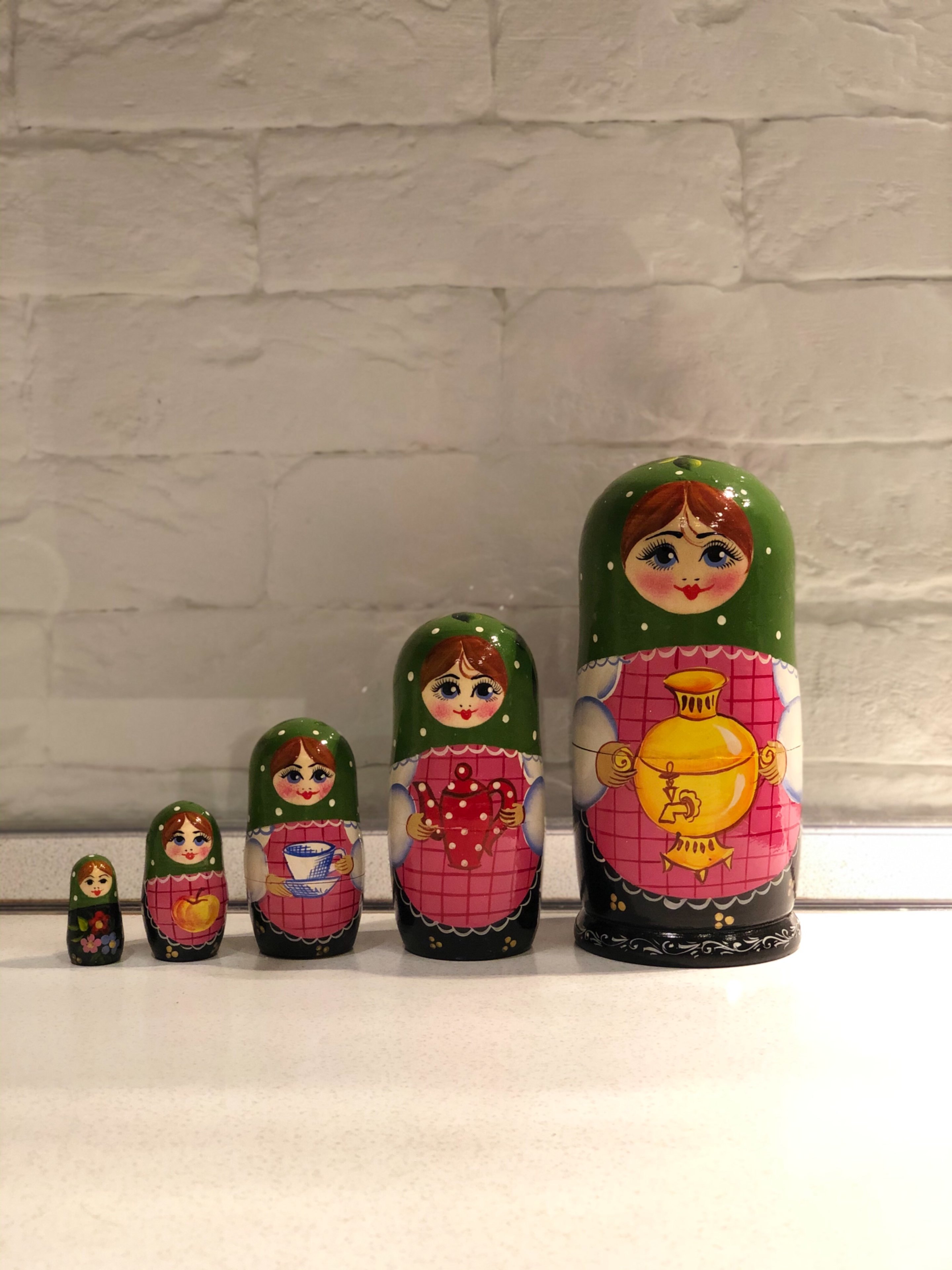 Фотография покупателя товара Матрёшка «Самовар», зелёный платок, 5 кукольная, 17 см - Фото 2