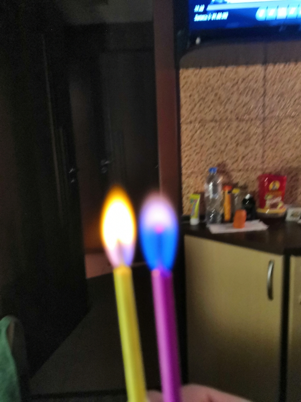 Фотография покупателя товара Свечи в торт "Цветное пламя", 6 см, набор 10 шт - Фото 11