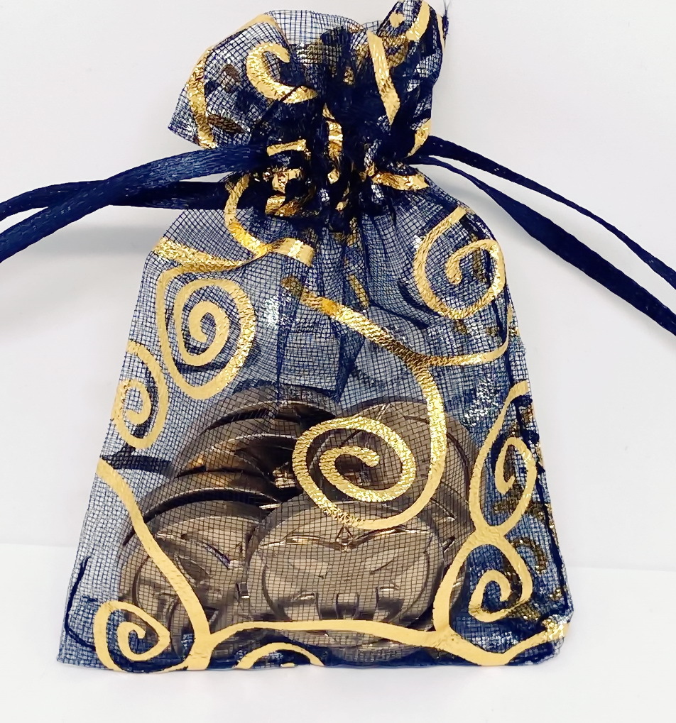 Фотография покупателя товара Мешочек подарочный «Цветочный орнамент», 7×9, цвет чёрный с золотом - Фото 1