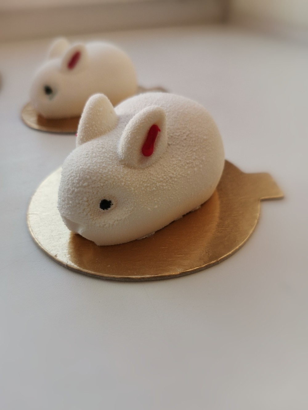 Фотография покупателя товара Форма для муссовых десертов и выпечки Доляна «Кролик», 29×17,2×4,3 см, 6 ячеек (8×5,5 см), цвет белый - Фото 3