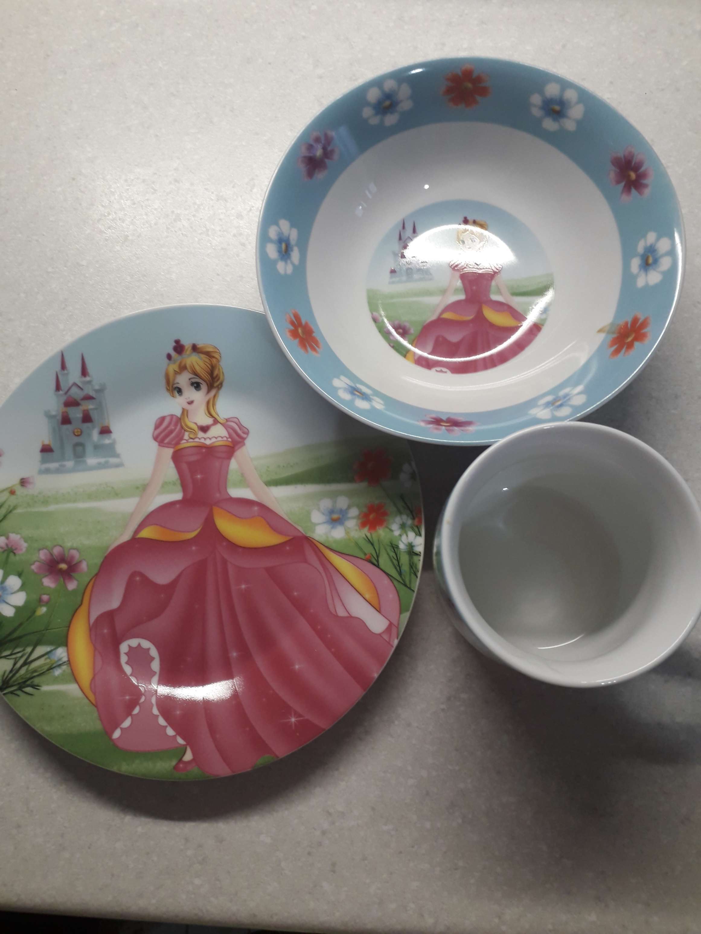 Фотография покупателя товара Набор детской посуды из керамики Доляна «Волшебница», 3 предмета: кружка 230 мл, миска 400 мл, тарелка d=18 см, цвет белый - Фото 12