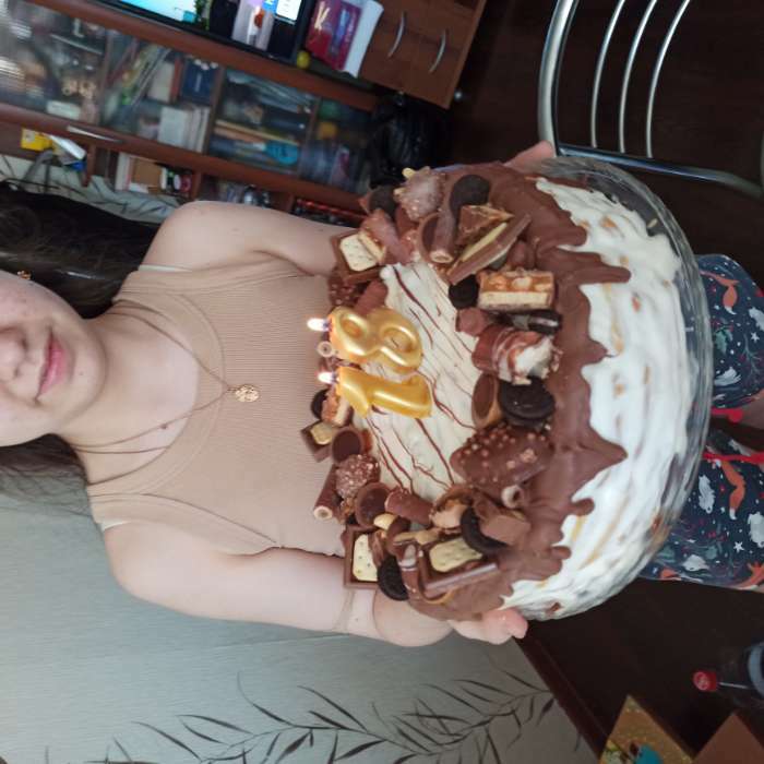 Фотография покупателя товара Свеча для торта цифра "Овал" золотая "1", большая, 5,5 см