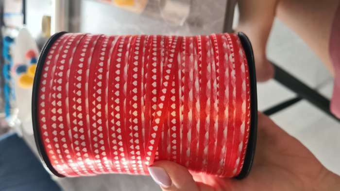 Фотография покупателя товара Лента упаковочная пластиковая «Сердечки», красная, 0.5 см х 500м - Фото 1