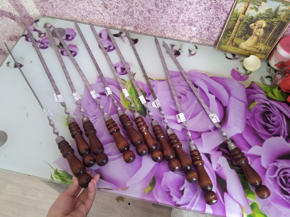 Фотография покупателя товара Шампур с деревянной ручкой, рабочая длина - 50 см, ширина - 20 мм, толщина - 3 мм с узором - Фото 29
