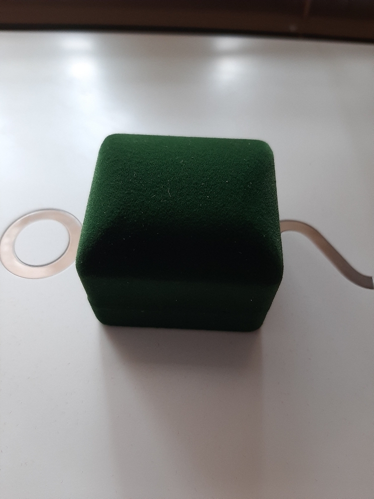 Фотография покупателя товара Футляр бархатный под серьги/кольца «Изумруд» 4,5×5×3,5, цвет зелёный, вставка зелёная