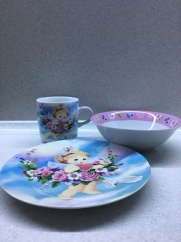 Фотография покупателя товара Набор детской посуды из керамики Доляна «Ангелок», 3 предмета: кружка 230 мл, миска 400 мл, тарелка d=18 см - Фото 3