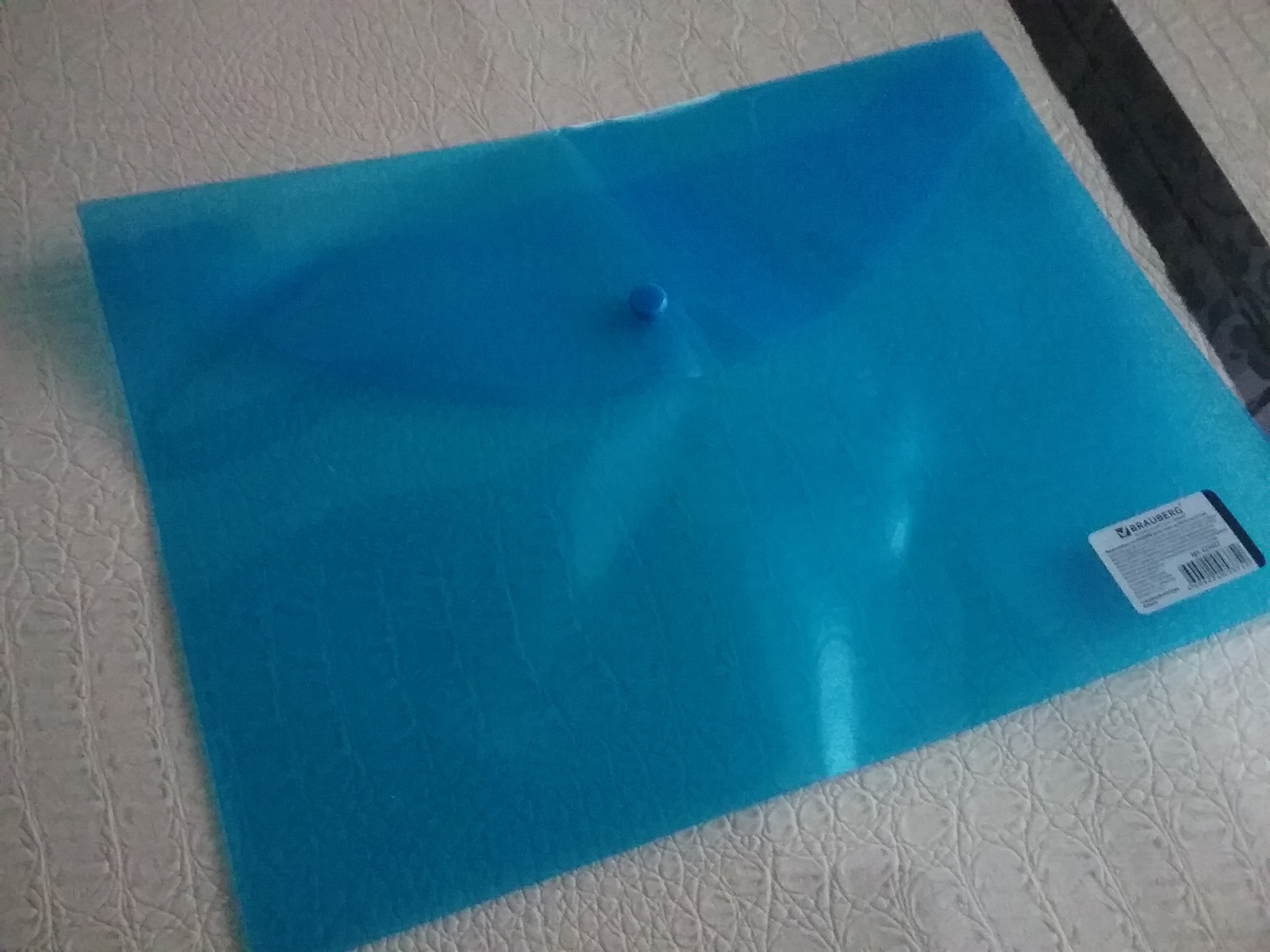 Фотография покупателя товара Папка-конверт на кнопке А4, 150 мкм, BRAUBERG, прозрачная, синяя - Фото 1