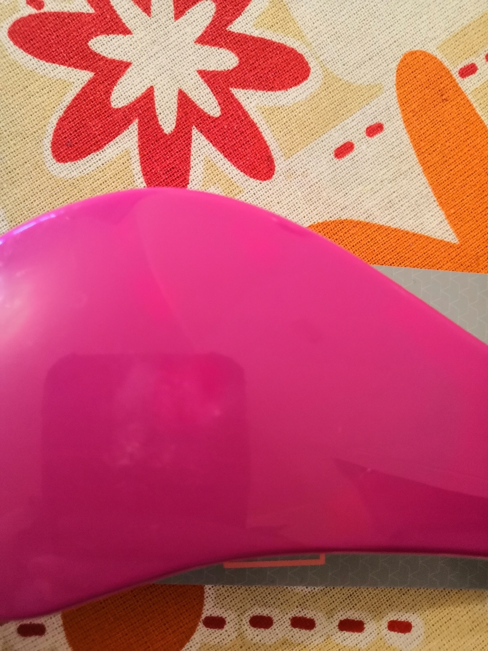 Фотография покупателя товара Расчёска массажная, 6 × 14,5 см, PVC коробка, цвет розовый/жёлтый
