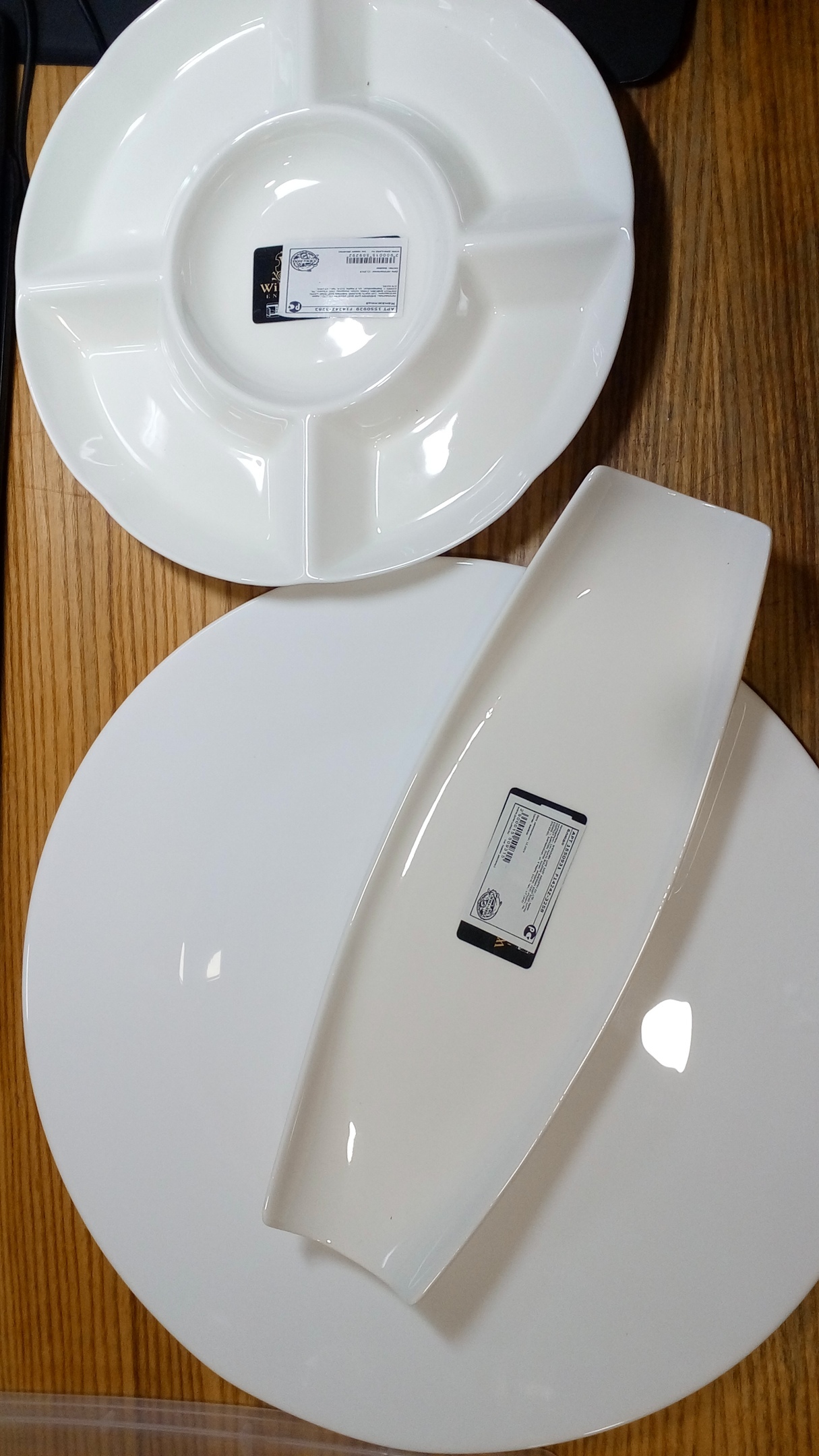 Фотография покупателя товара Блюдо фарфоровое Wilmax, 30×10 см, цвет белый - Фото 2