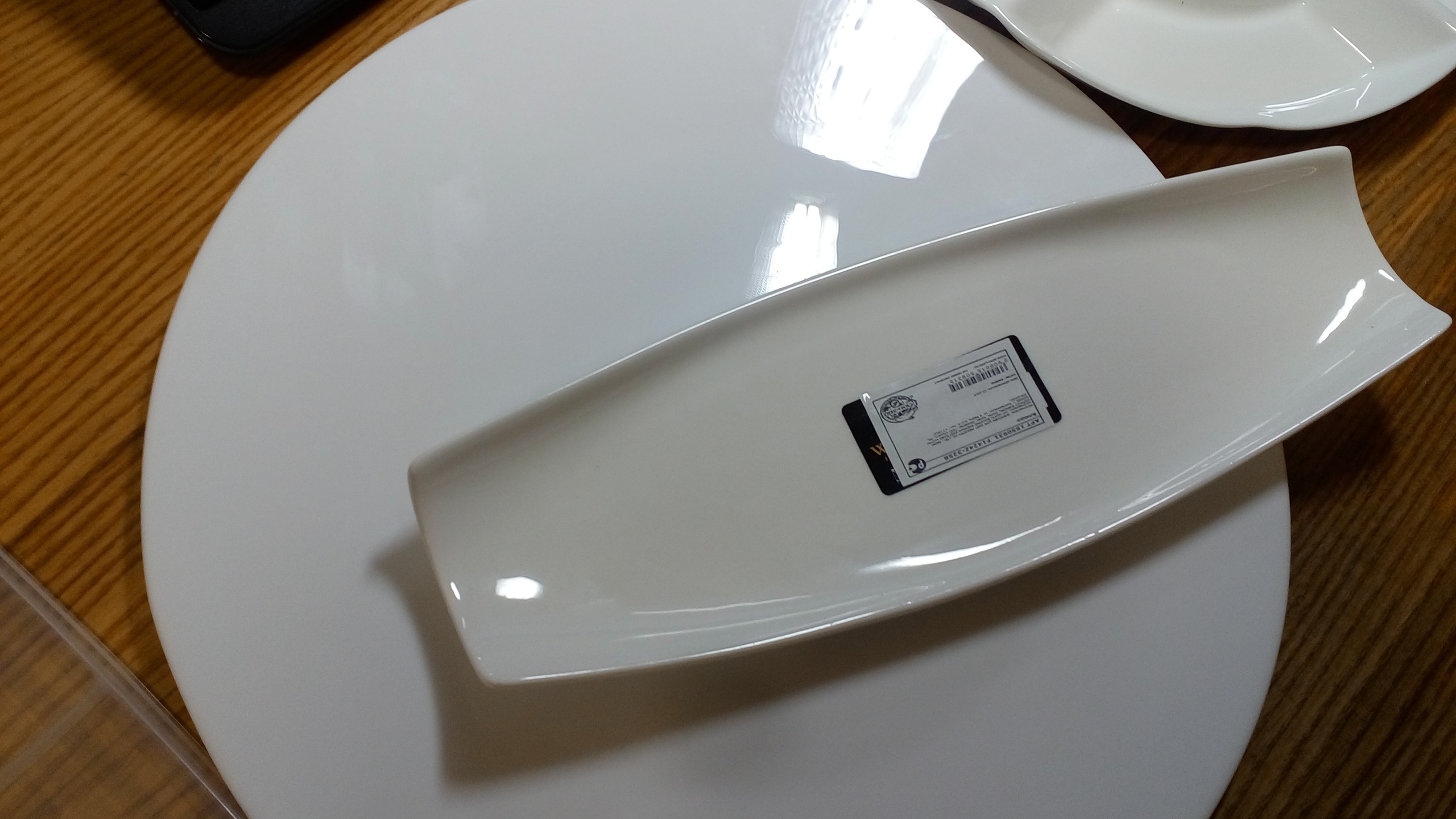 Фотография покупателя товара Блюдо фарфоровое Wilmax, 30×10 см, цвет белый - Фото 3