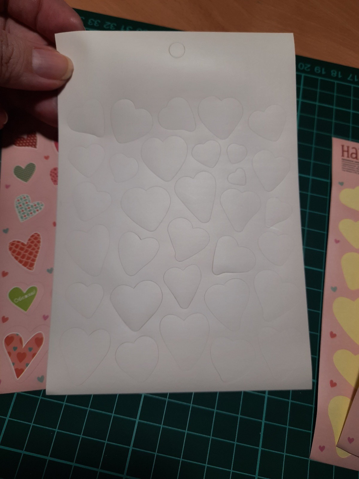 Фотография покупателя товара Наклейки детские бумажные «Сердечки», 11 х 16 см - Фото 3