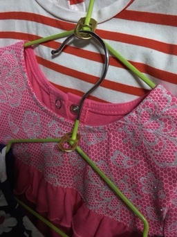 Фотография покупателя товара Плечики для одежды детские, размер 30-34, антискользящее покрытие, цвет нежно-розовый - Фото 9