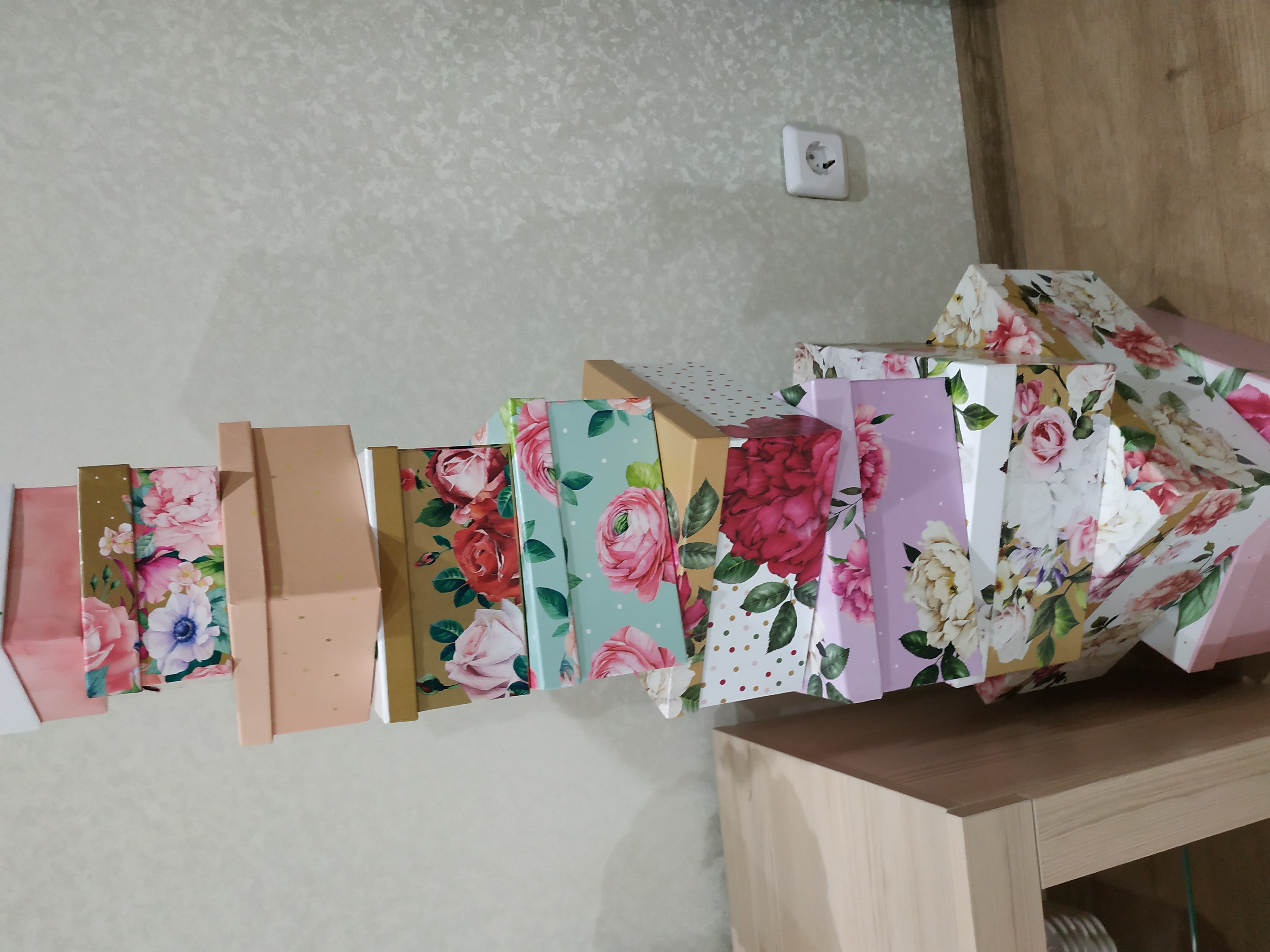 Фотография покупателя товара Набор коробок 10 в 1, упаковка подарочная, «Цветы», 10.2 х 10.2 х 6–28.2 х 28.2 х 15 см - Фото 2