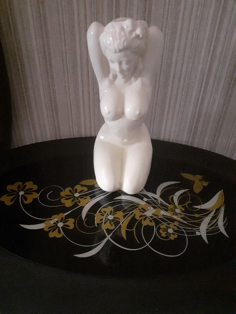 Фотография покупателя товара Статуэтка "Дама", белая, керамика, 38 см - Фото 2