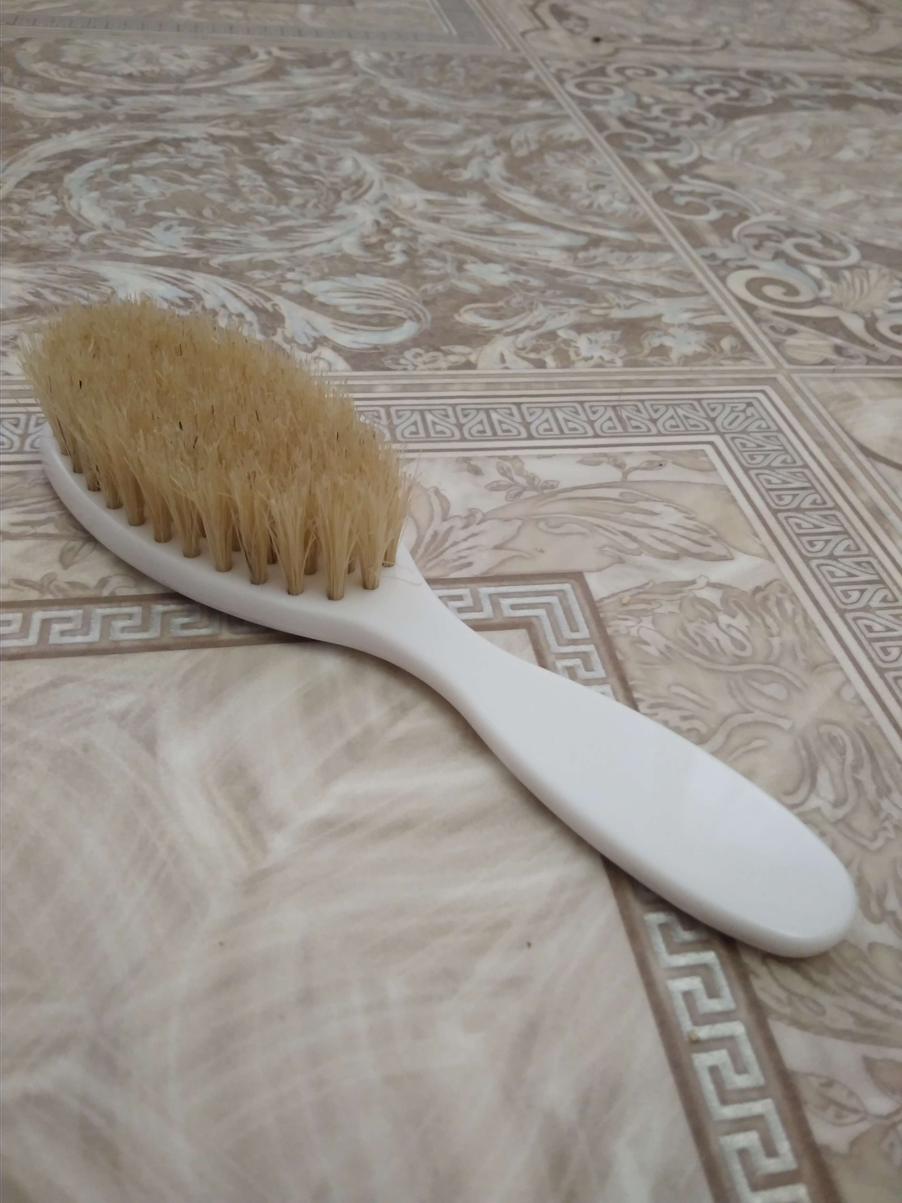 Фотография покупателя товара Расчёска детская + массажная щётка с натуральной щетиной для волос в наборе «Малыши и малышки», от 0 мес. - Фото 6