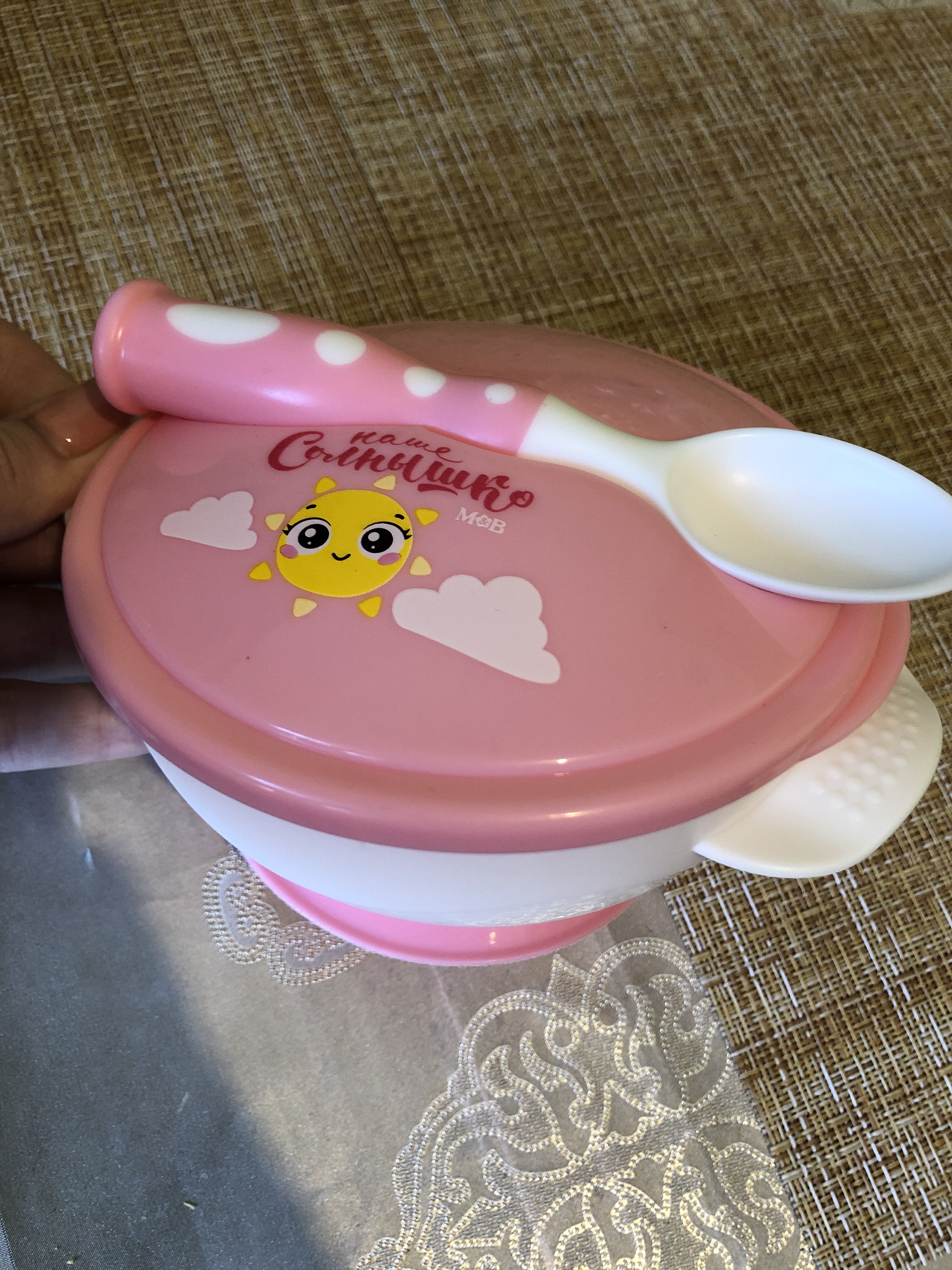 Фотография покупателя товара Набор детской посуды «Наше солнышко», 3 предмета: тарелка на присоске, крышка, ложка, цвет розовый - Фото 2