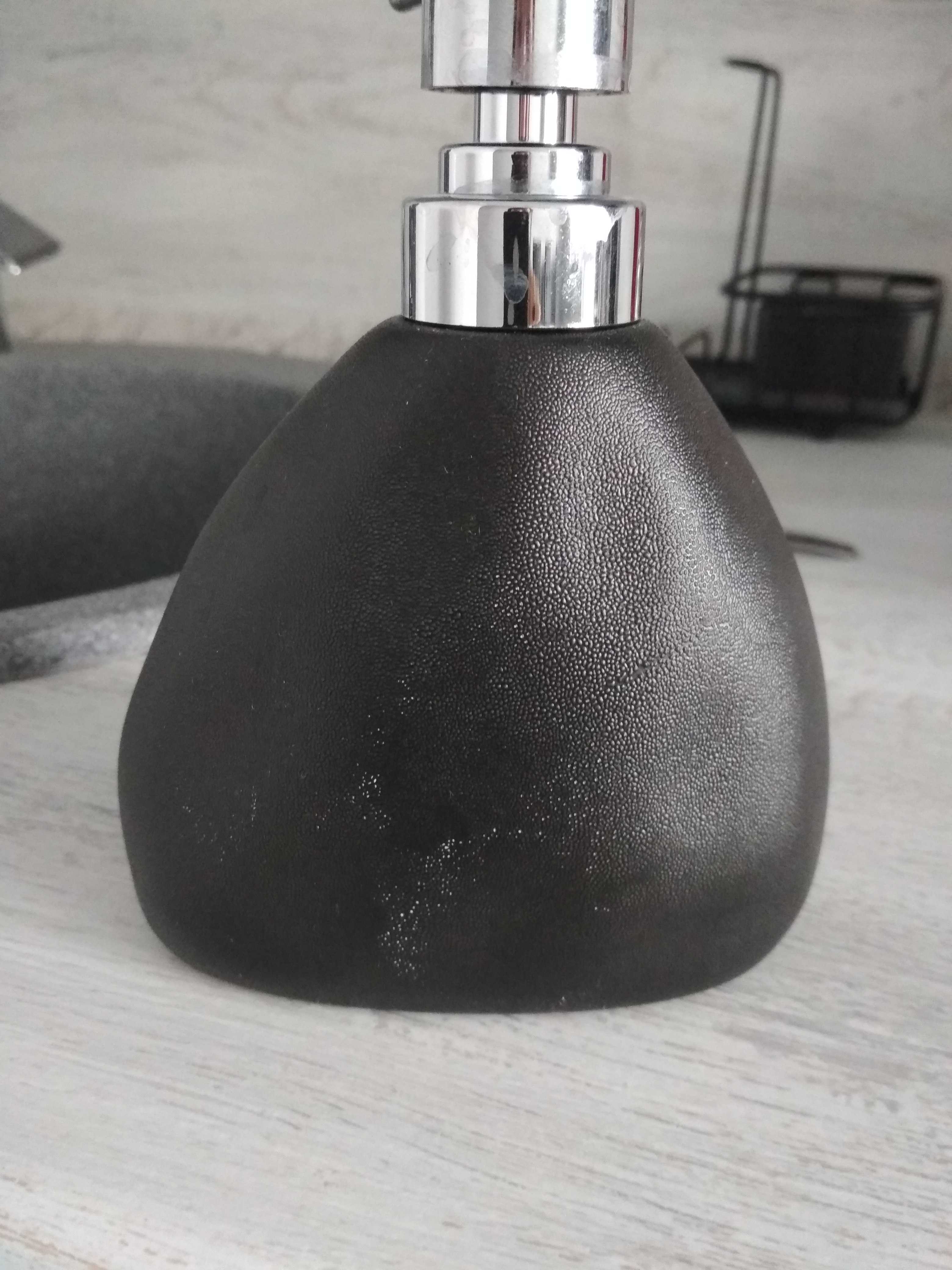 Фотография покупателя товара Дозатор для жидкого мыла Доляна «Мужской», 400 мл, цвет чёрный