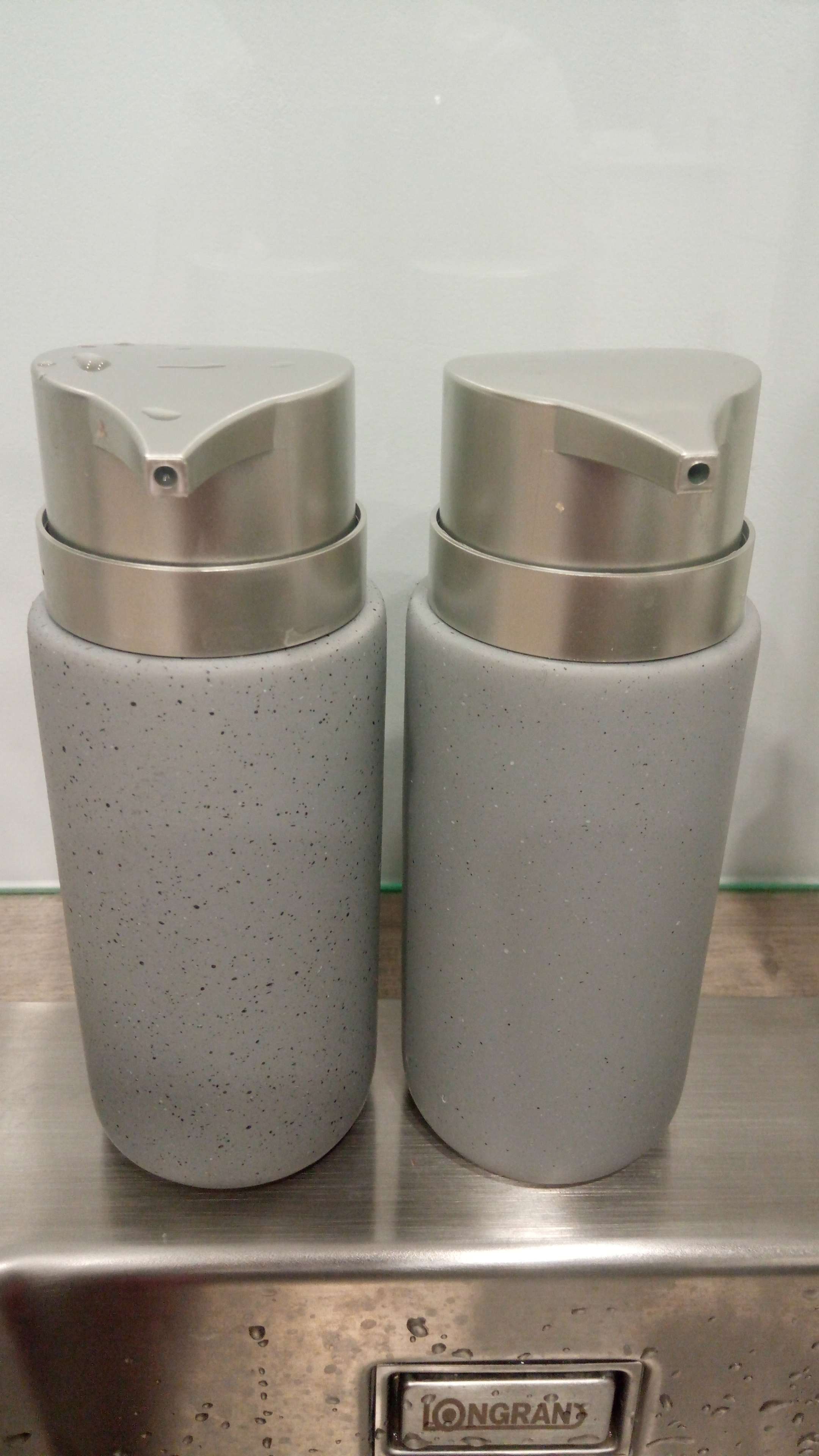 Фотография покупателя товара Дозатор для жидкого мыла Доляна «Тринити», 330 мл, цвет серый