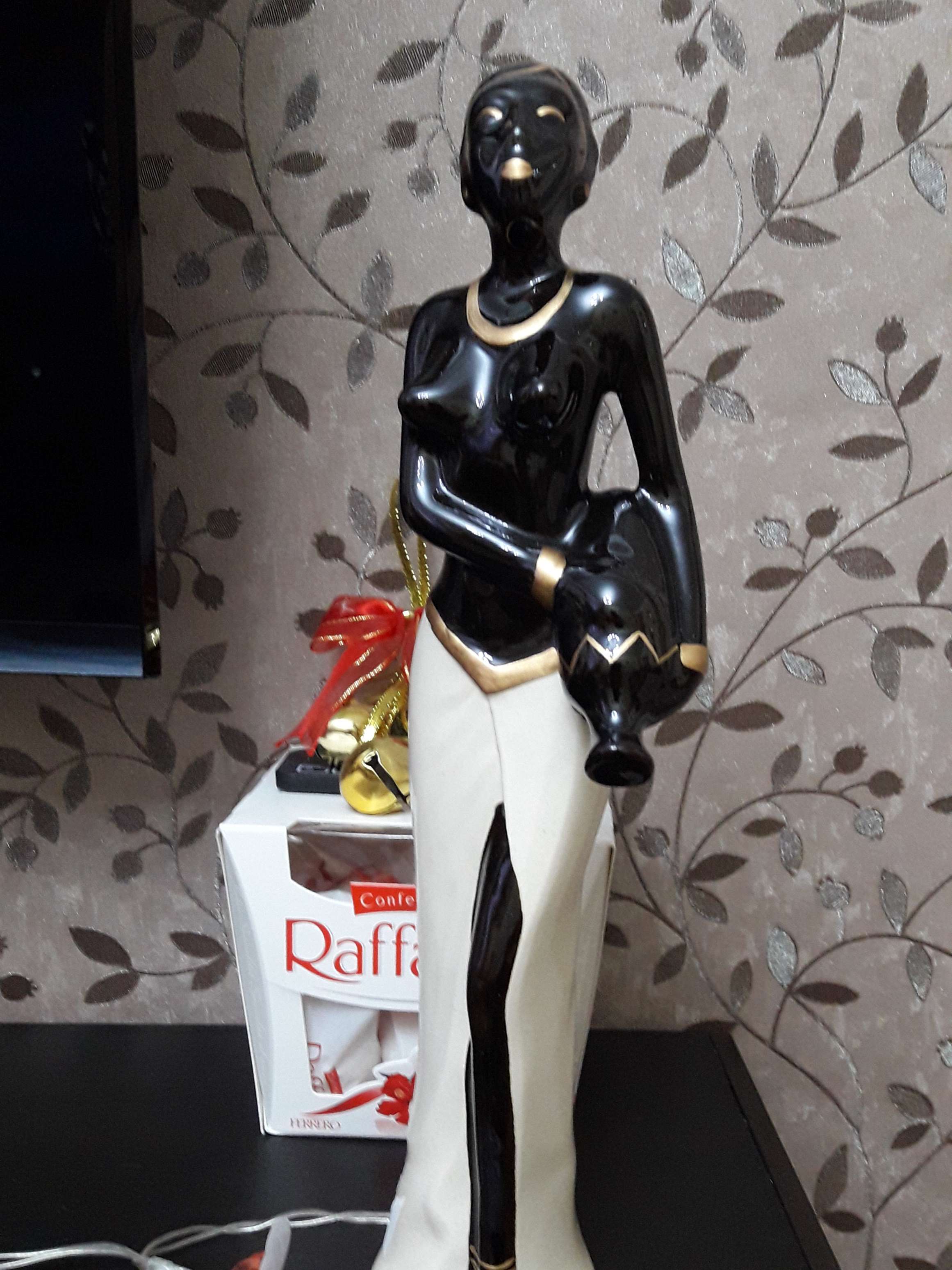 Фотография покупателя товара Статуэтка "Эфиопка с кувшином", покрытие глазурь, керамика, 31 см