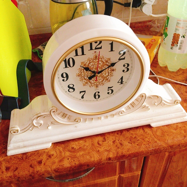 Фотография покупателя товара Часы настольные "Вита", бесшумные, 43 х 25 см, корпус белый с золотом - Фото 9