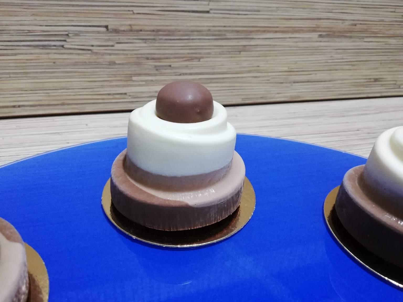 Фотография покупателя товара Форма для муссовых десертов и выпечки Доляна «Пирамиды», 30×17,5×4,5 см, 6 ячеек (d=6,5 см), цвет белый - Фото 4