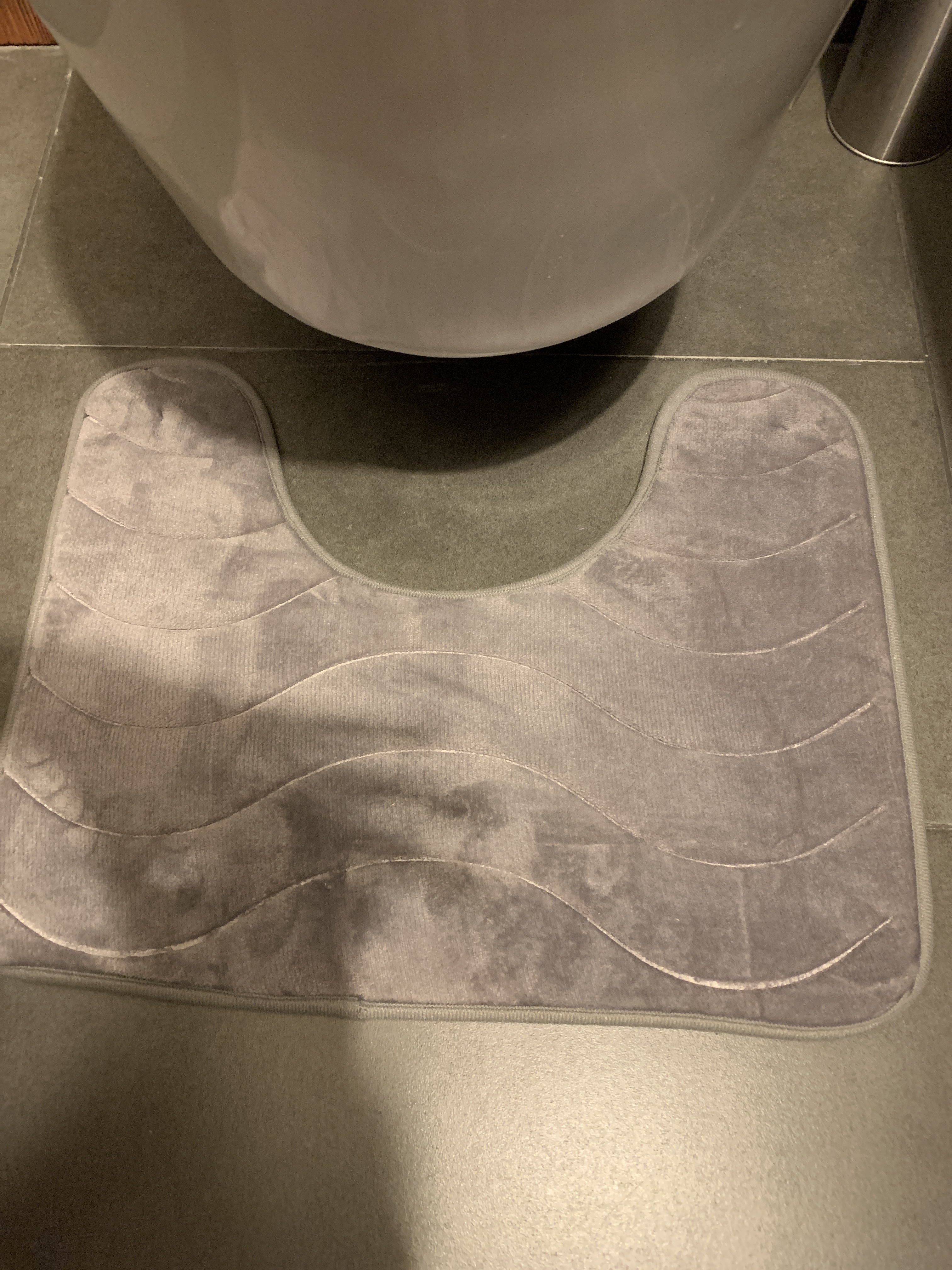 Фотография покупателя товара Набор ковриков для ванной и туалета Доляна «Волна», 2 шт, 40×50 см, 50×80 см, цвет серый