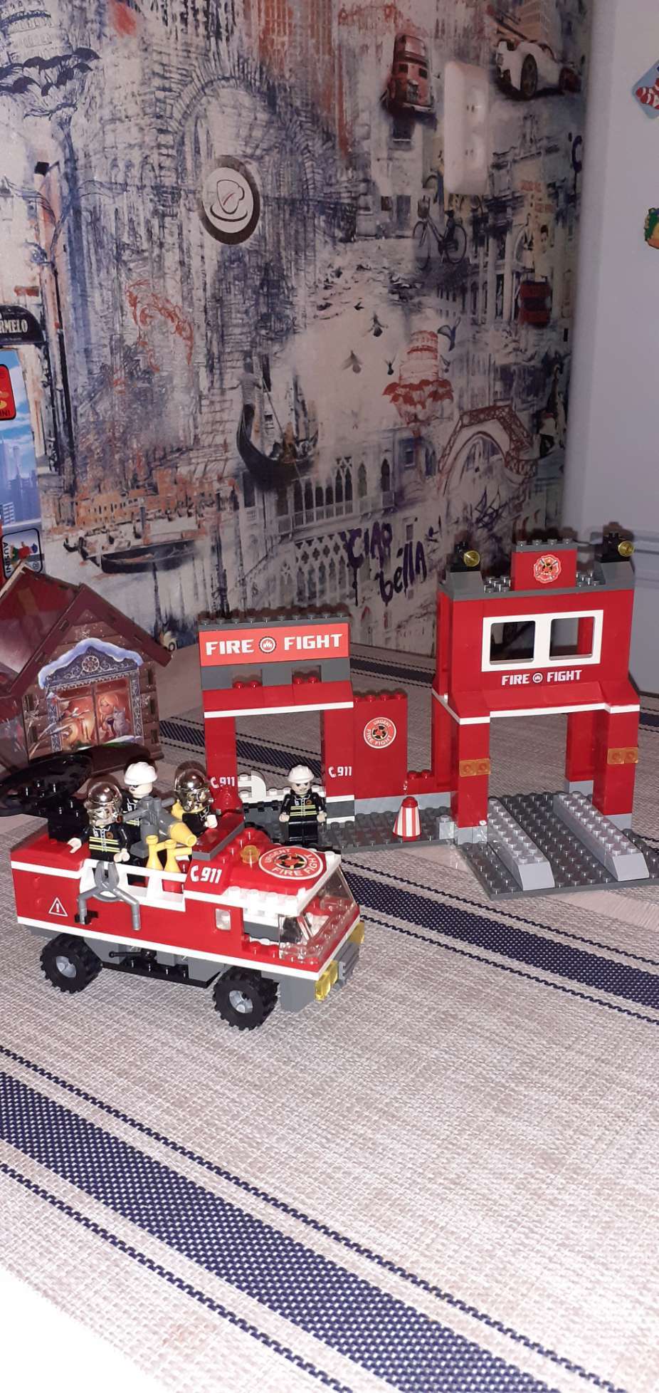 Фотография покупателя товара Конструктор Пожарная бригада «Станция», 309 деталей