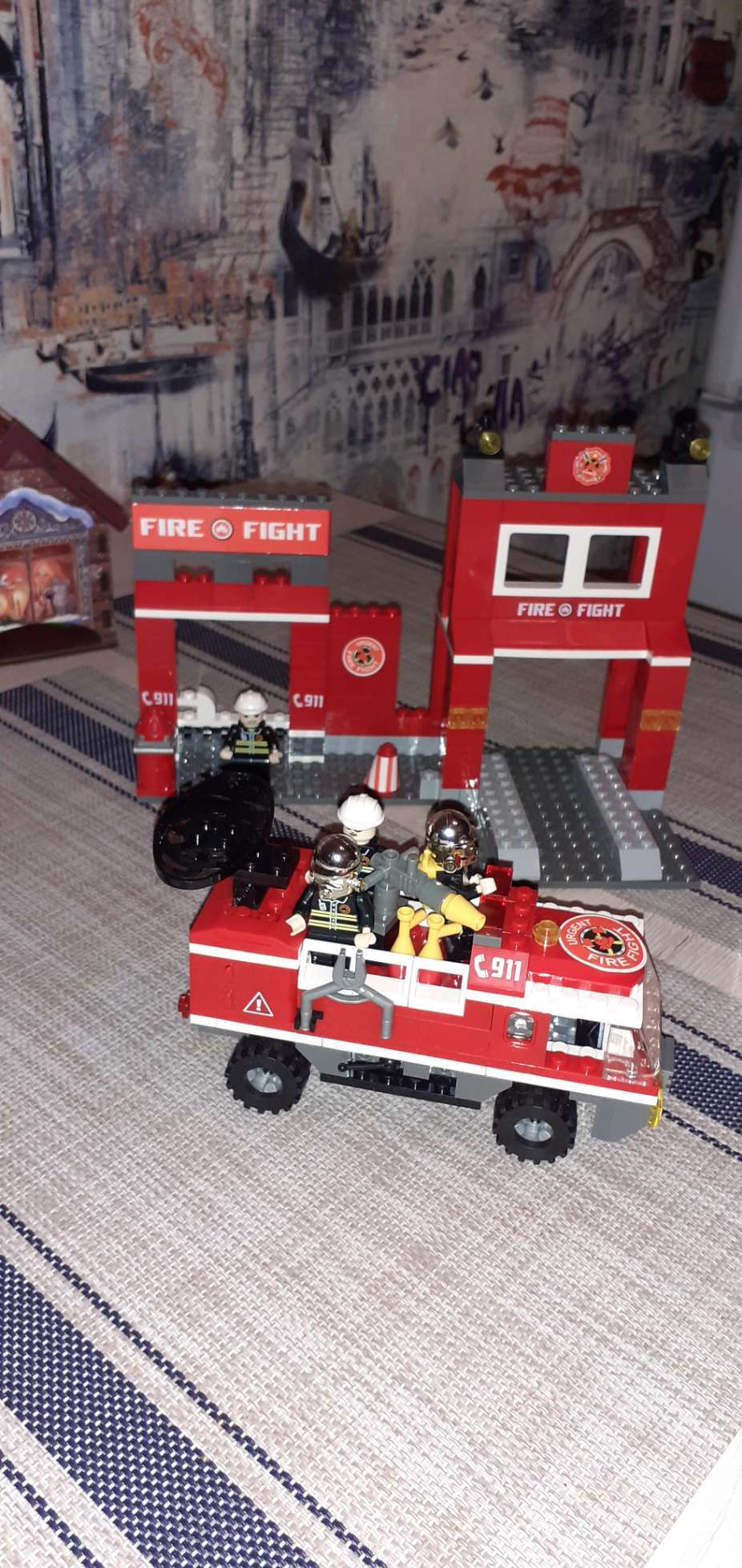 Фотография покупателя товара Конструктор Пожарная бригада «Станция», 309 деталей