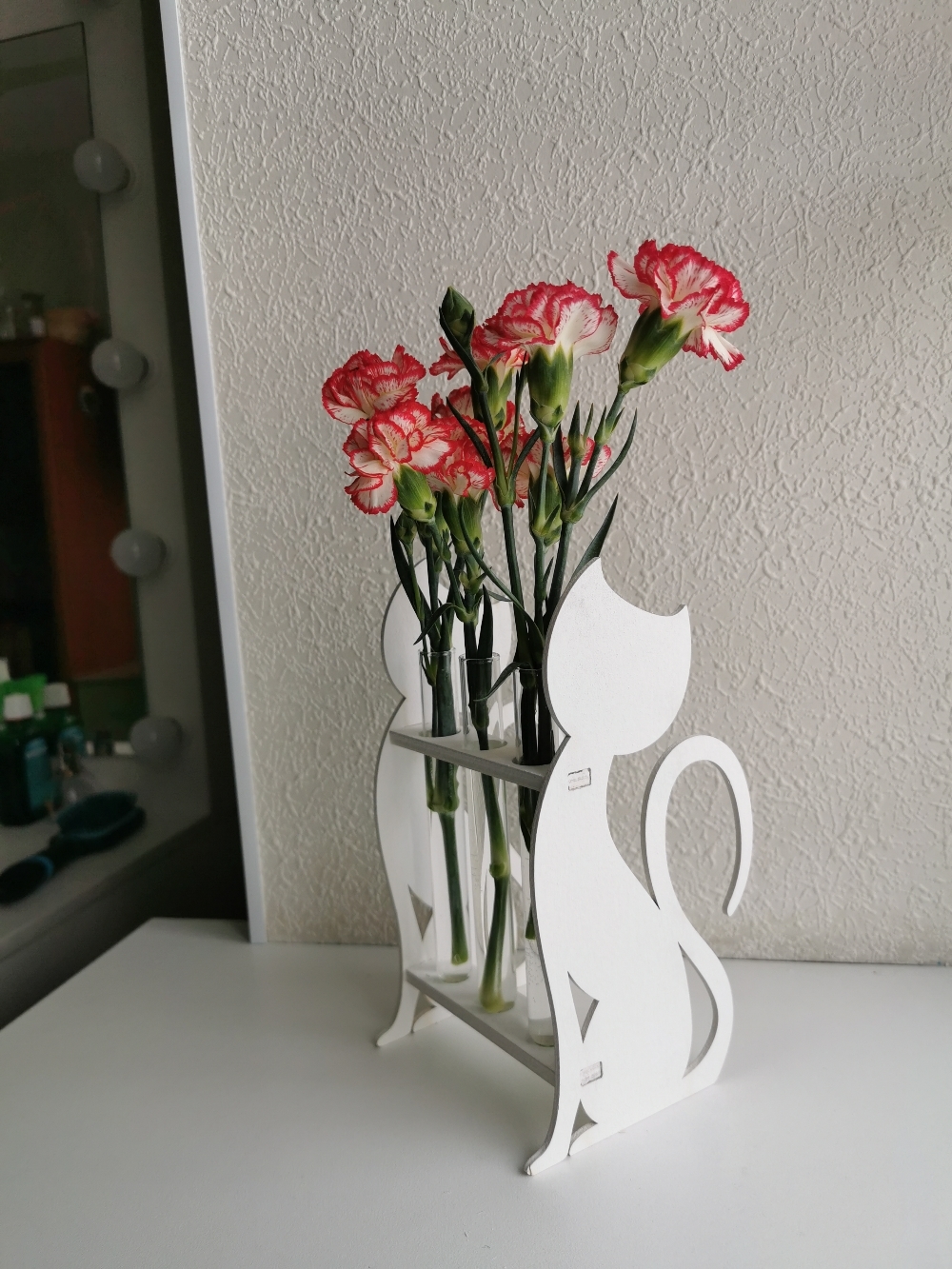 Фотография покупателя товара Кашпо деревянное 13×11.7×24.5 см с 3 колбами "Кошка", белый Дарим Красиво - Фото 2