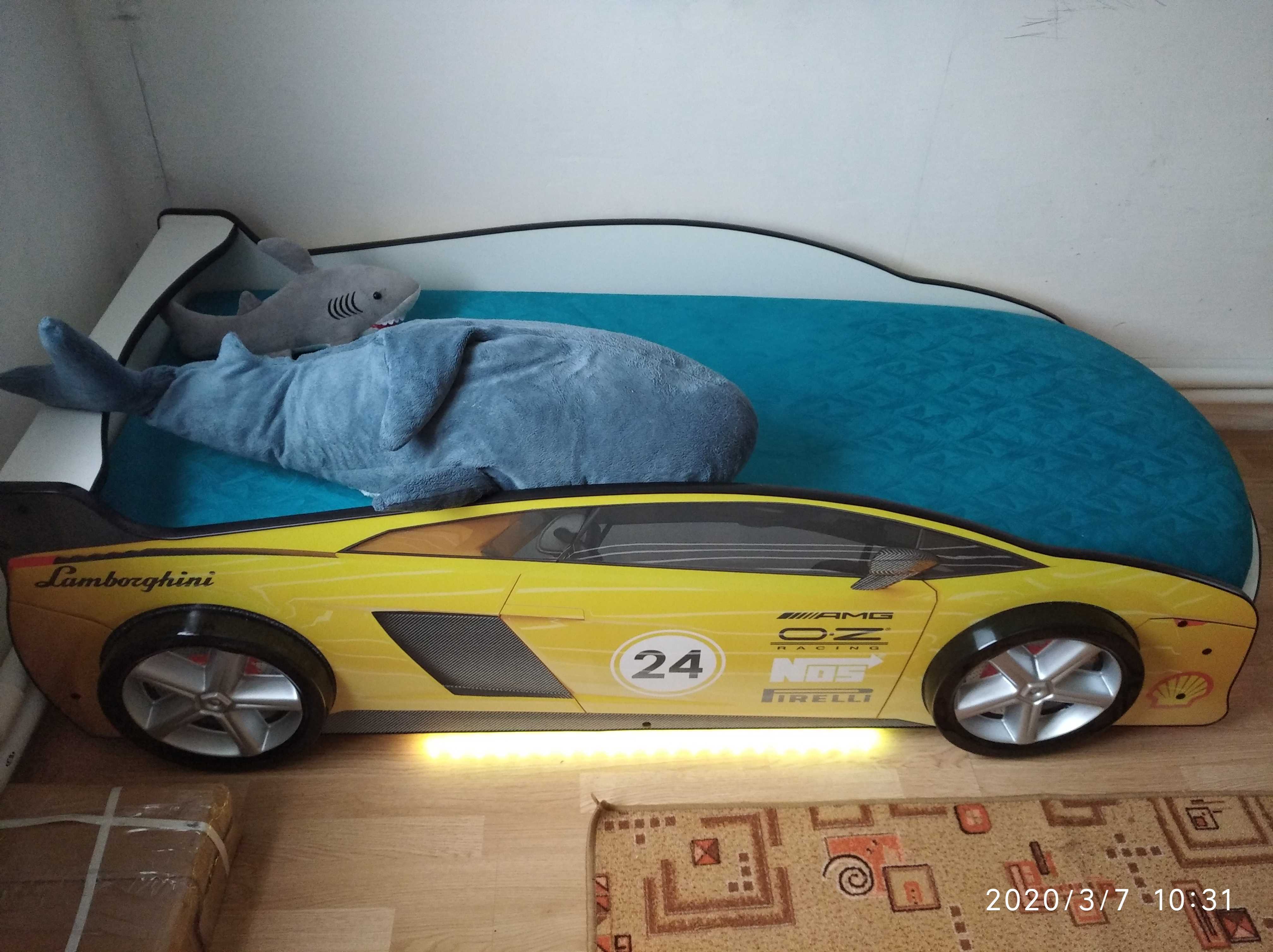 Фотография покупателя товара Кровать машина «Ламба жёлтая», матрас, подсветка дна и фар, пластиковые колёса, 2 шт