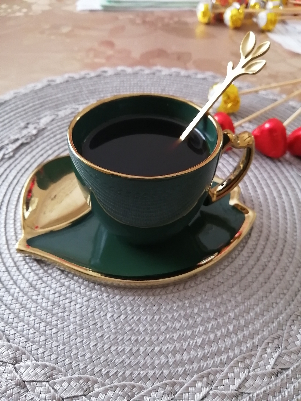 Фотография покупателя товара Чайная пара керамическая «Ливона», 3 предмета: чашка 200 мл, блюдце d=14 см, ложка, цвет изумрудный - Фото 13
