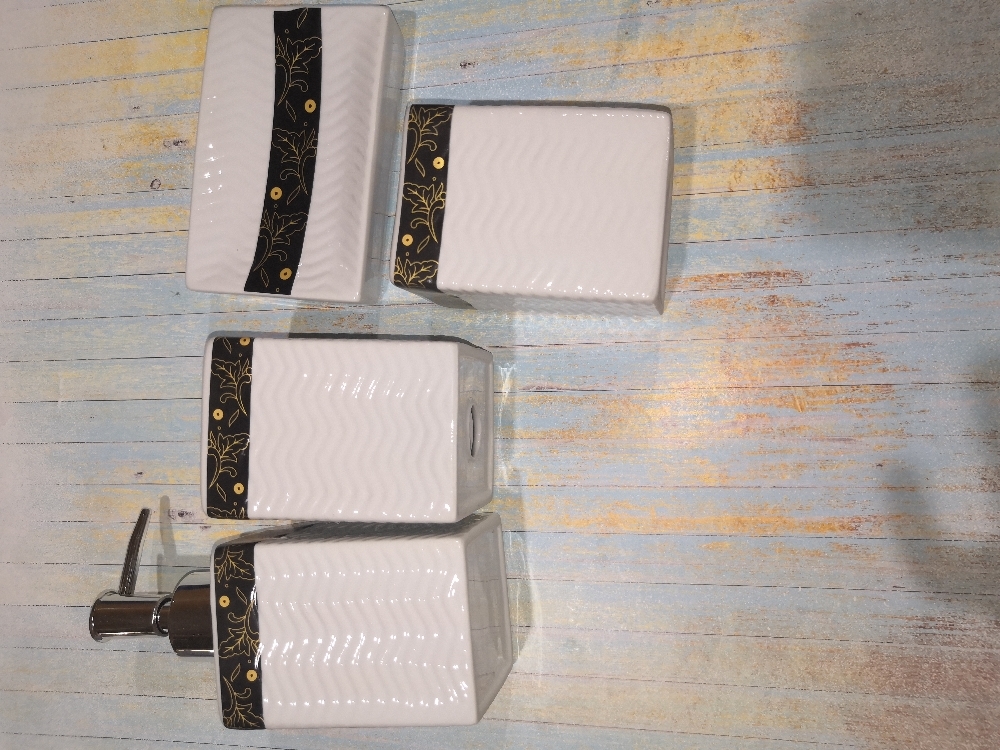 Фотография покупателя товара Набор аксессуаров для ванной комнаты «Золотой лист», 4 предмета (дозатор 250 мл, мыльница, 2 стакана), цвет белый - Фото 2