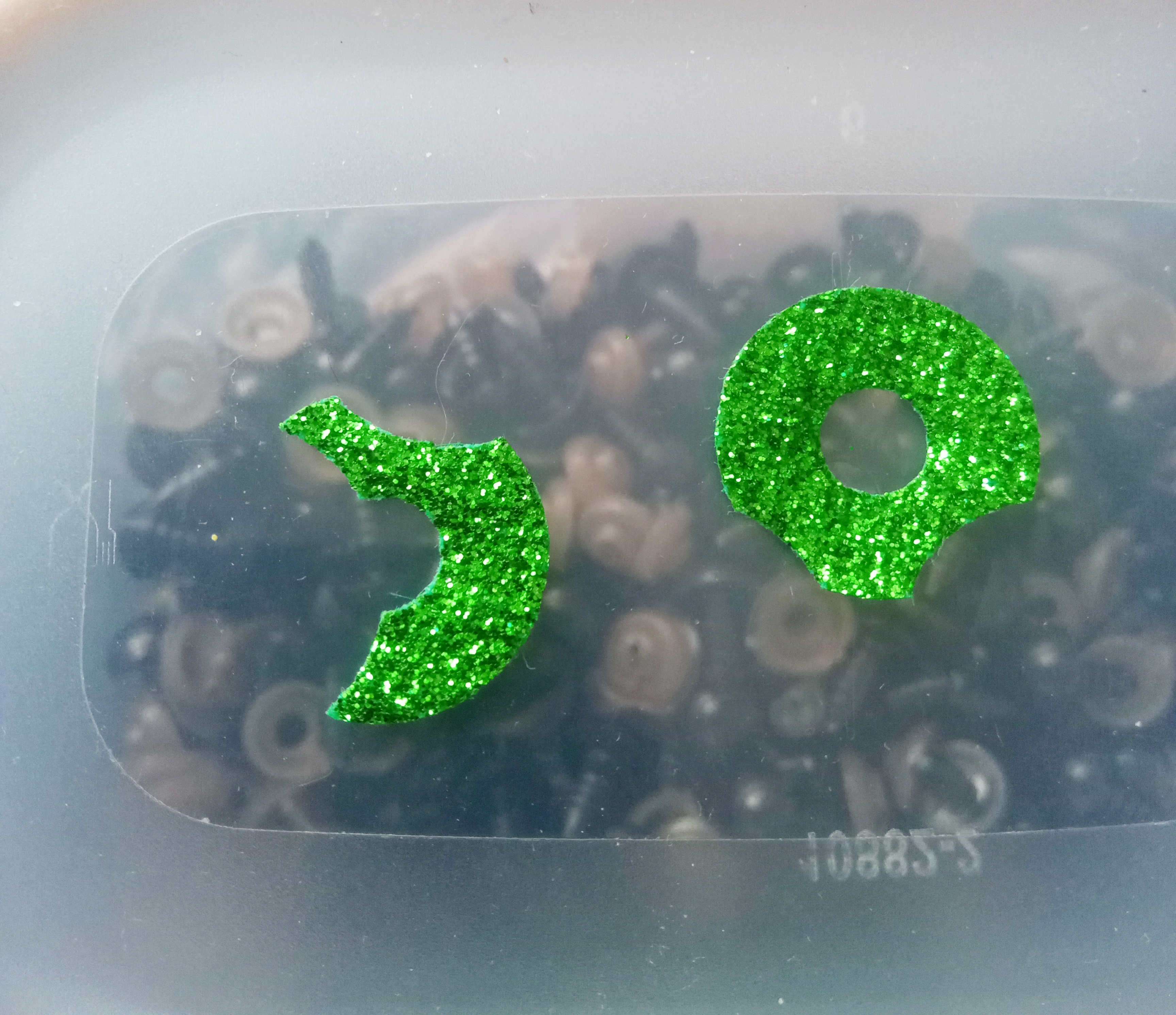 Фотография покупателя товара Глаза винтовые с заглушками, «Блёстки» набор 24 шт, размер 1 шт: 2 см, цвет зелёный - Фото 2
