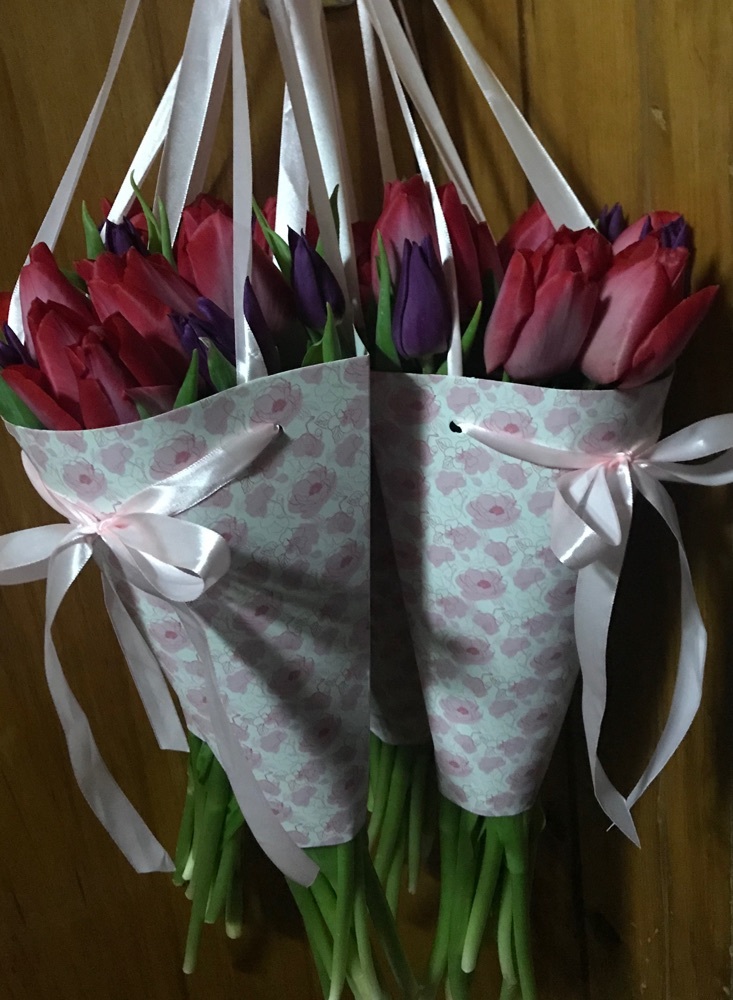 Фотография покупателя товара Конверт–конус для цветов «Нежность», 8 × 26,5 см - Фото 2