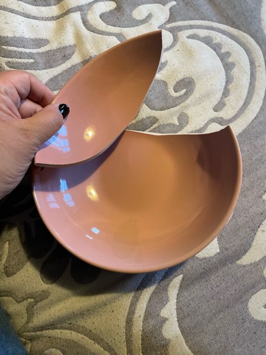 Фотография покупателя товара Набор тарелок керамических Доляна «Пастель», 18 предметов: 6 тарелок d=19 см, 6 тарелок d=27 см, 6 мисок d=19 см, цвет розовый - Фото 10