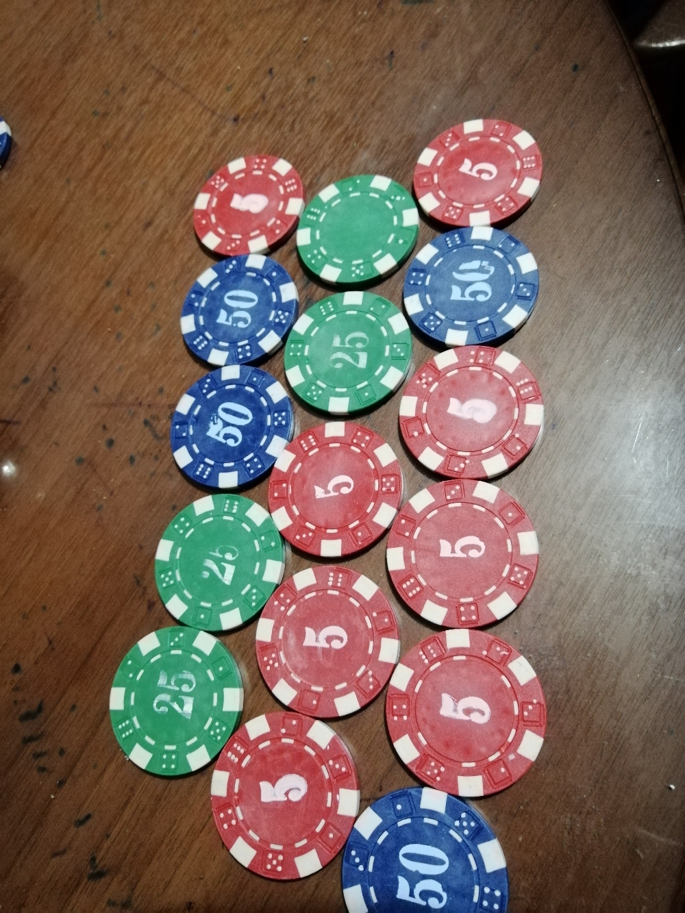 Фотография покупателя товара Покер в металлическом кейсе (2 колоды, фишки 100 шт с  номиналом, 5 кубиков), 20 х 20 см - Фото 2
