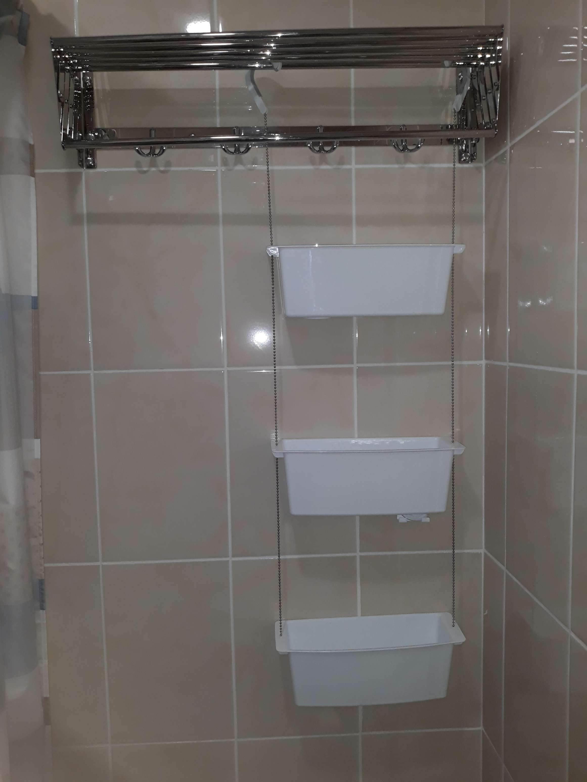 Фотография покупателя товара Полка подвесная для ванной, 10 × 28,8 см, цвет белый - Фото 4