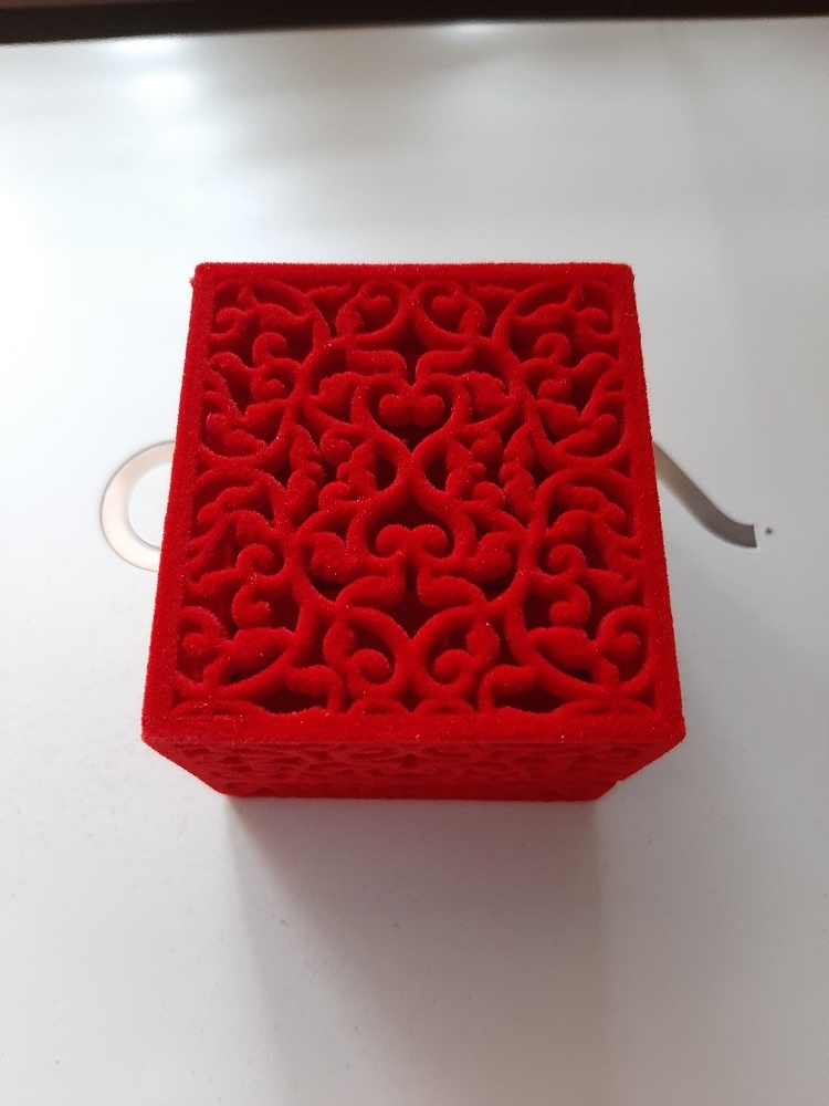 Фотография покупателя товара Футляр бархатный под браслет «Куб резной», 10×10×6,5, цвет красный, вставка красная - Фото 7