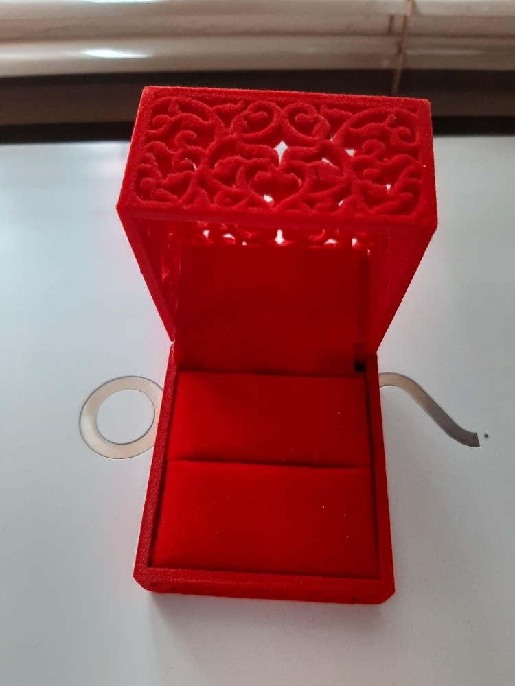 Фотография покупателя товара Футляр бархатный под кольцо "Кружево", 6*6, цвет красный - Фото 1